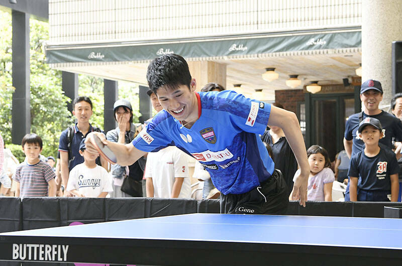 六本木アークヒルズで吉村真晴が卓球イベントに登場