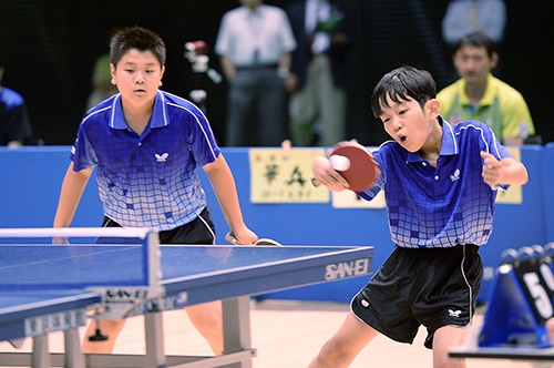 星（左）と葛西のダブルスは全勝で優勝に大きく貢献