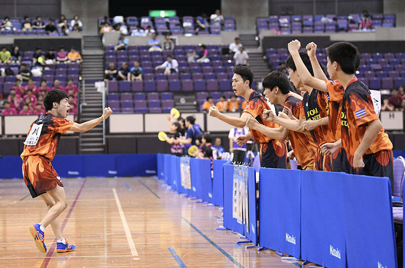 男子学校対抗、ベスト4が出そろう