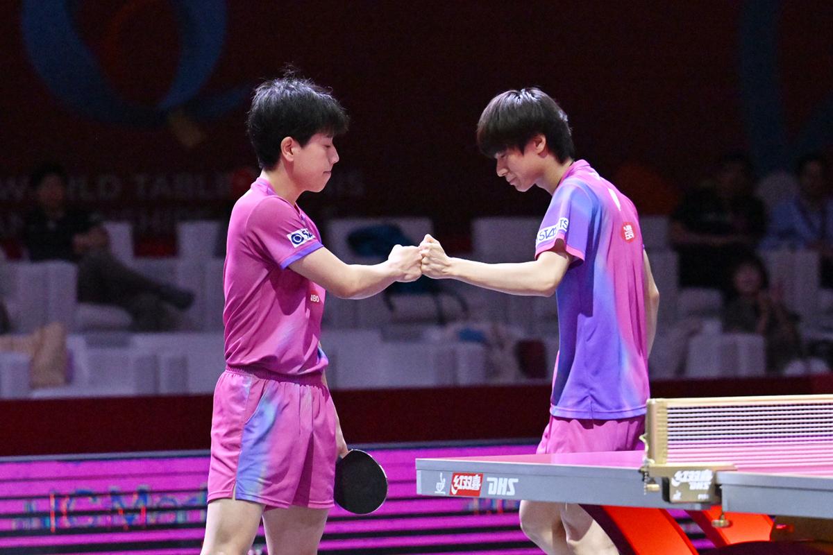 世界卓球2025ドーハ　男子ダブルス準々決勝　篠塚／戸上が勝利し、銅メダル以上を確定